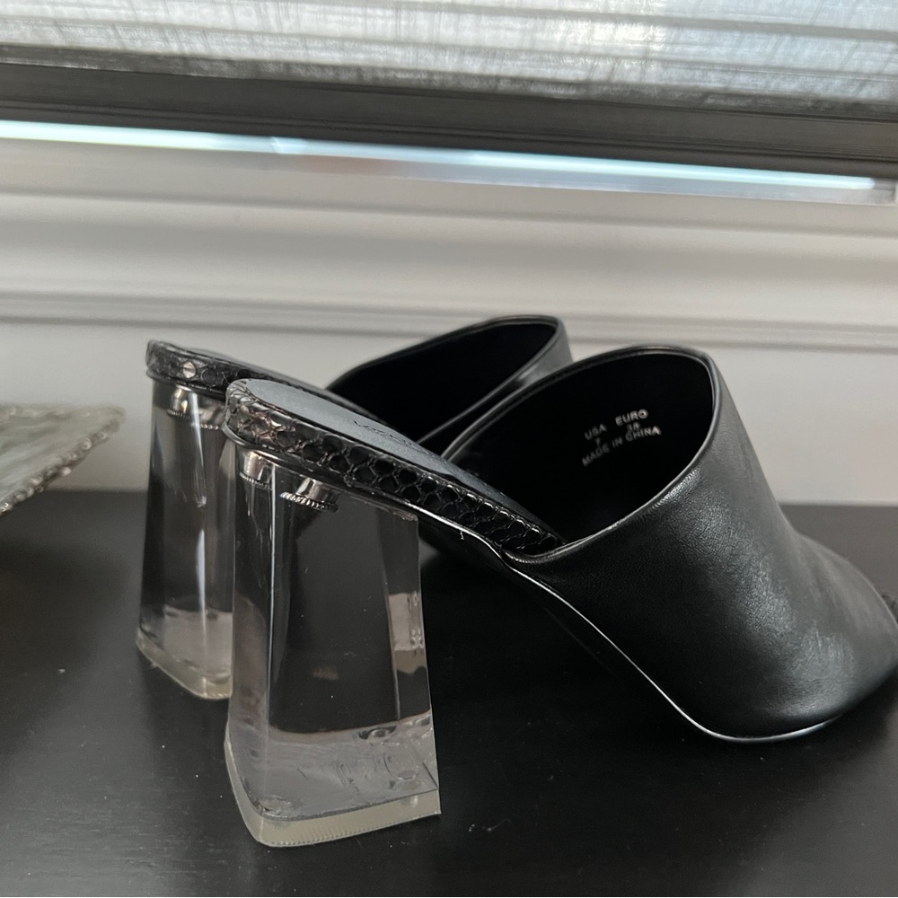 Kendall & Kylie Brand New Heels Sandals in Black leather size 7